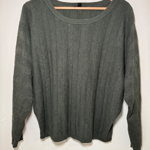 Cyrus Women’s Cable Knit Sweater – Size Large - Picture 3 of 4